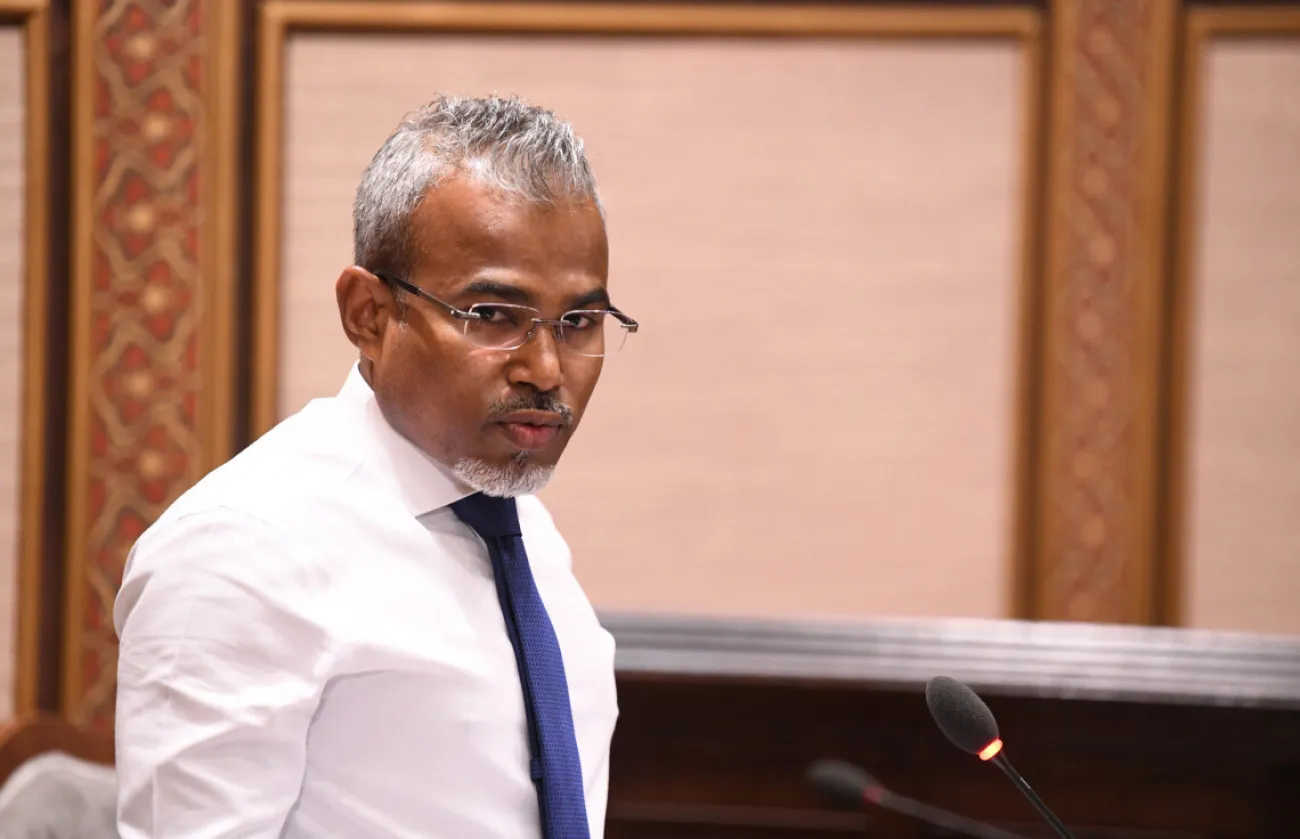 ރިފްޢަތުގެ އިތުބާރު ނެތް ކަމުގެ މައްސަލަ ހުށަނާޅައިގެން މަޖިލިސް މެދުކަނޑާލައިފި