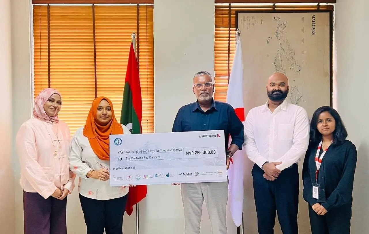 ނޭޕާލަށް އެހީވުމަށް 255,000 ރުފިޔާ ހޯދައި ރެޑް ކްރެސެންޓާ ހަވާލުކޮށްފި