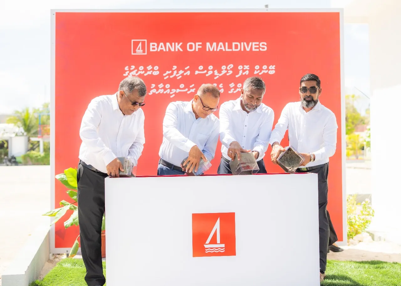 ބީއެމްއެލް އިން ރ. އަލިފުށީގައި ބްރާންޗް ޤާއިމްކުރުމަށް ބޭއްވި ރަސްމިއްޔާތުގެ ތެރެއިން -- ފޮޓޯ: ބީއެމްއެލް