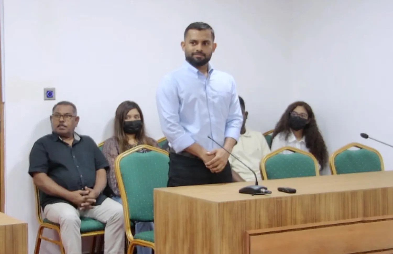 ޝަމްއާންގެ މައްޗަށް ހުކުމް އިއްވި ވަގުތު، އޭނާ ޝަރީއަތުގެ މަޖިލީހުގައި -