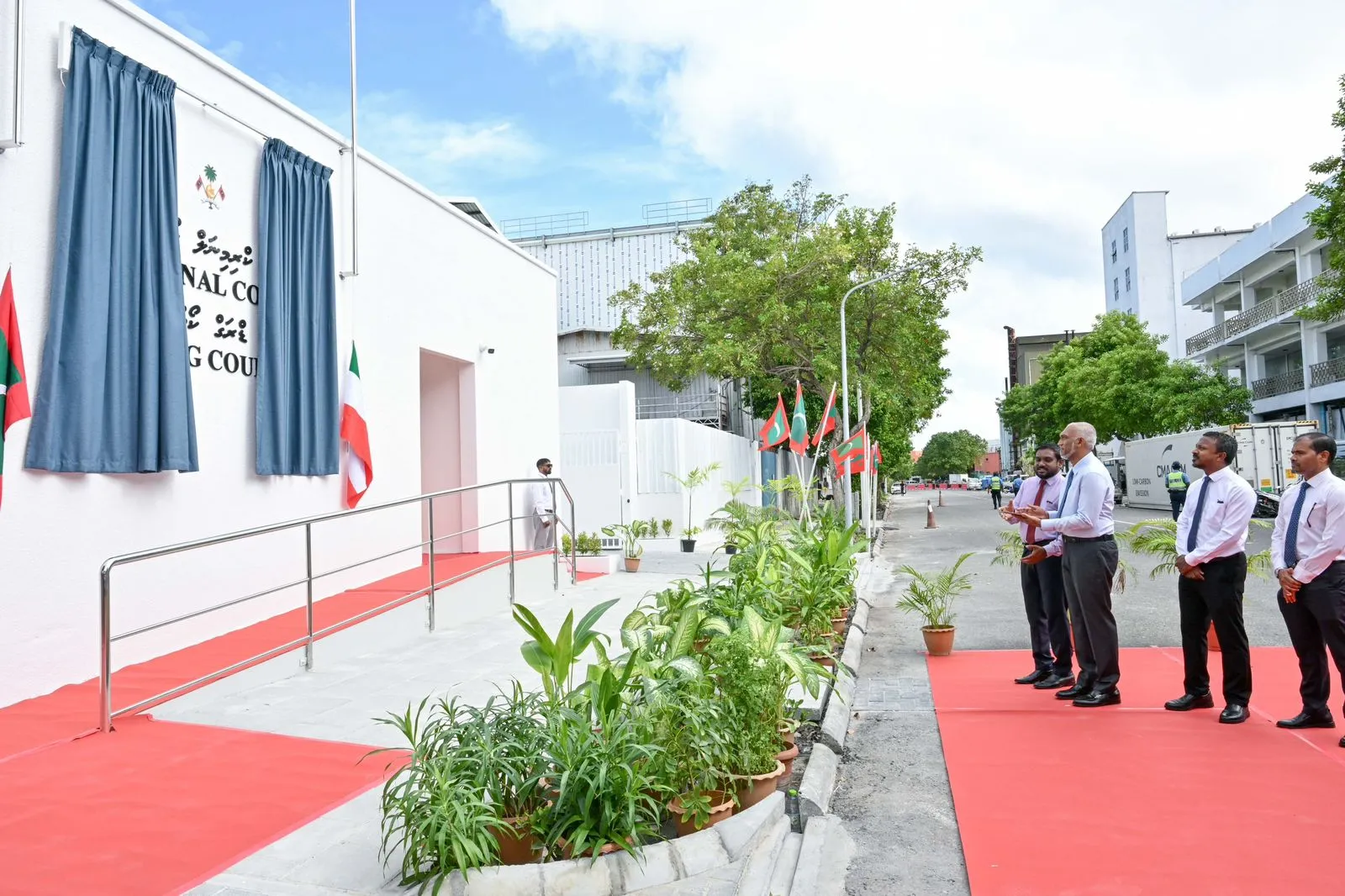 ޖަސްޓިސް ބިލްޑިން އެނެކްސް ހުޅުވުން -- ފޮޓޯ: ވޮއިސް
