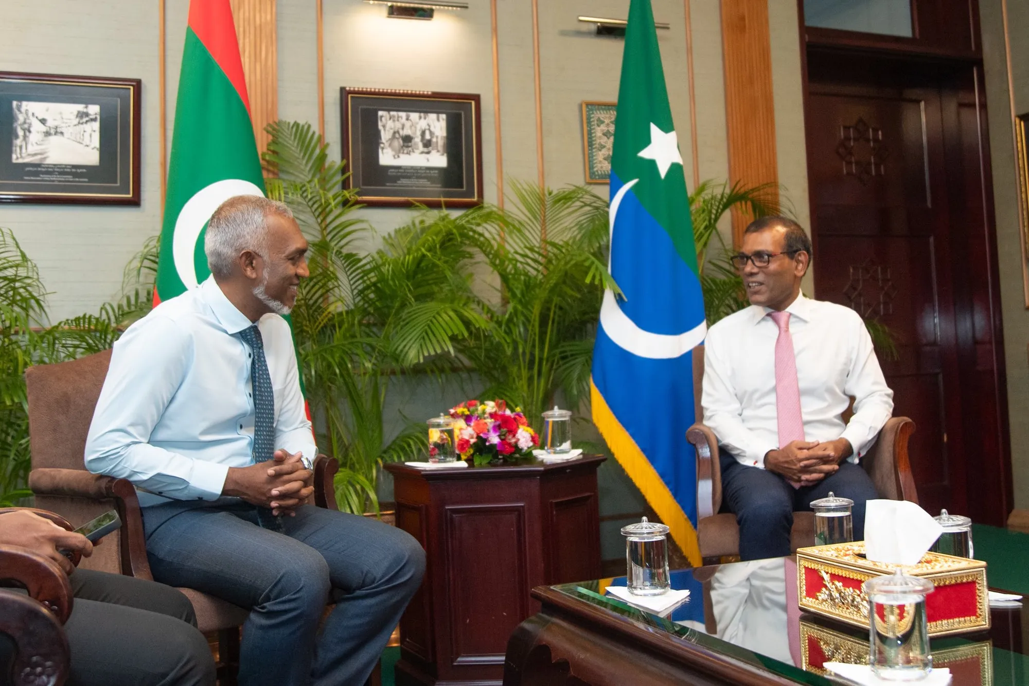 ރައީސް ނަޝީދު، ރައީސް މުޢިއްޒު އަށް: ލާމަރުކަޒީ ނިޒާމާ ކުޅެ ތިޔަ ފައްކާކުރައްވަނީ ބަޣާވާތެއް