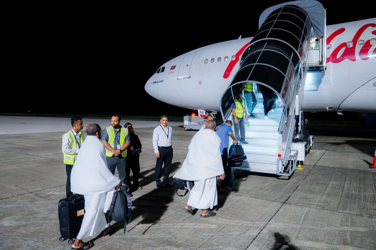 އުމްރާވެރިން ޖިއްދާއަށް ފުރުން- ފޮޓޯ/ މޯލްޑިވިއަން