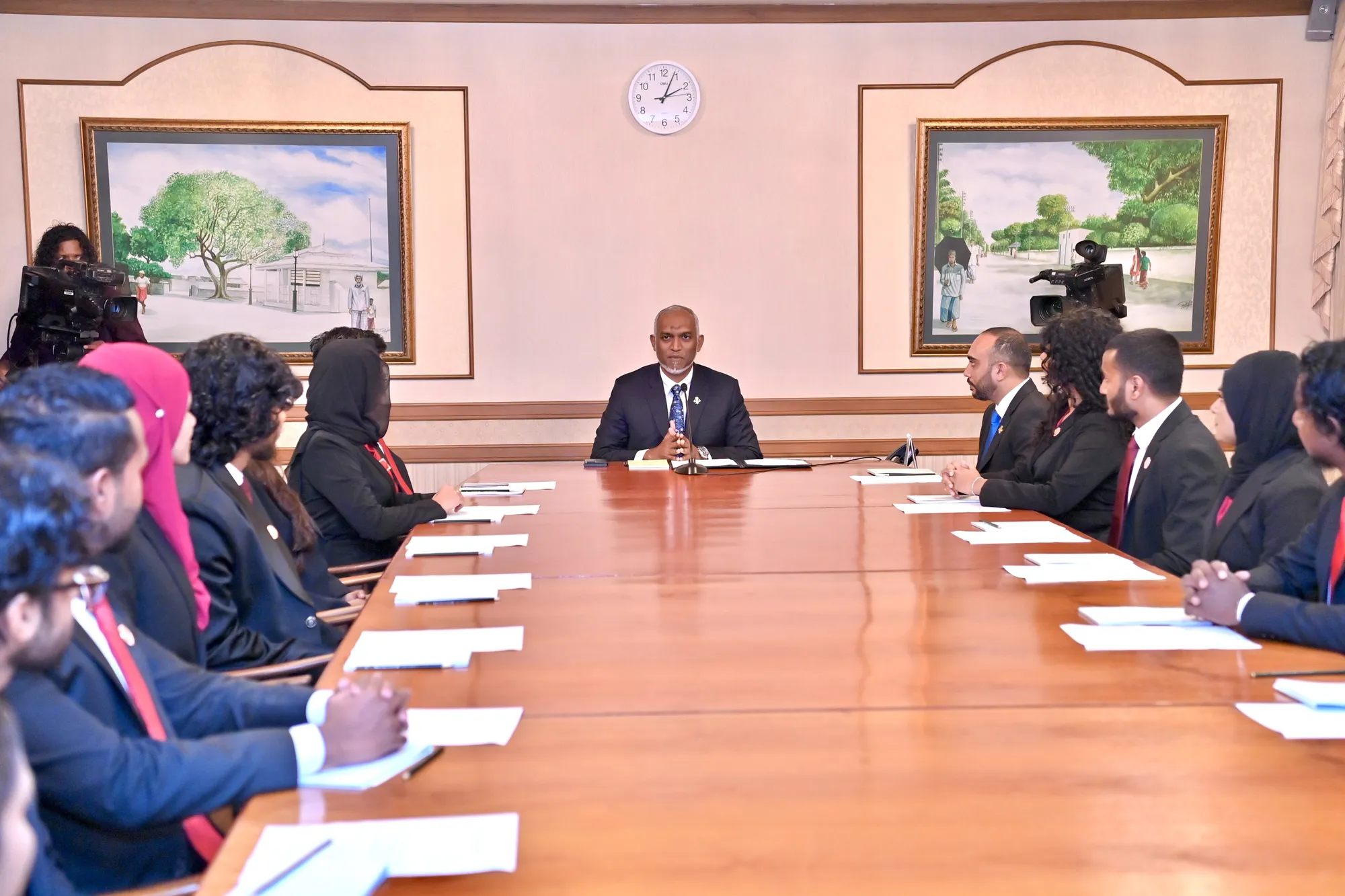 ދިވެހި ޒުވާނުންގެ ޤައުމީ ލަފާދޭ ކޮމިޓީގެ ބައްދަލުވުމުގައި ރައީސް ޑރ.މުޢިއްޒު ވާހަކަފުޅު ދެއްކެވުން-- ފޮޓޯ: ރައީސް އޮފީސް