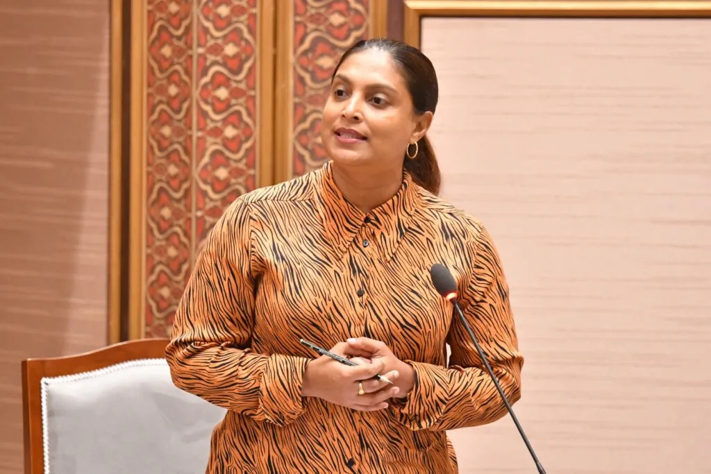 ދަސްވާރު ޕްރޮގްރާމުން ކުދިން ވީ ބާކީ، ދިން ސެޓްފިކެޓު ބަލައެއް ނުގަނޭ: މިނިސްޓަރު