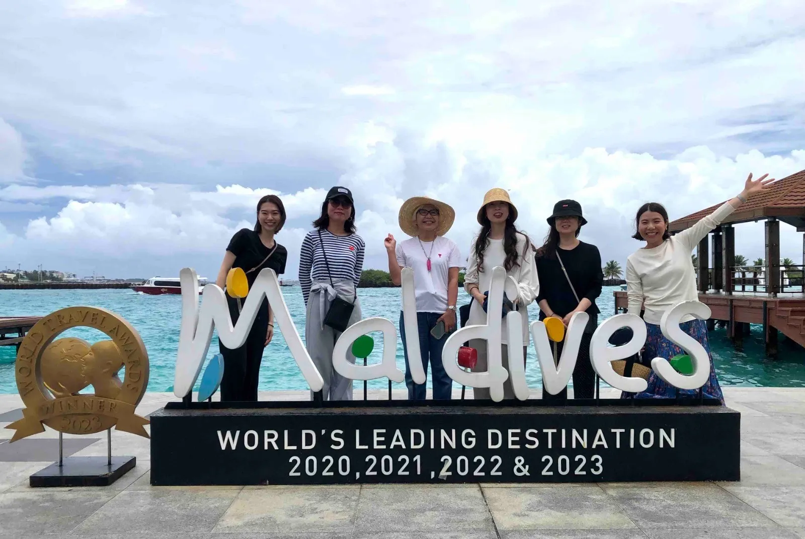 Japanese Journalists gather for a photo by the Visit Maldives Logo (Photo/Visit Maldives)