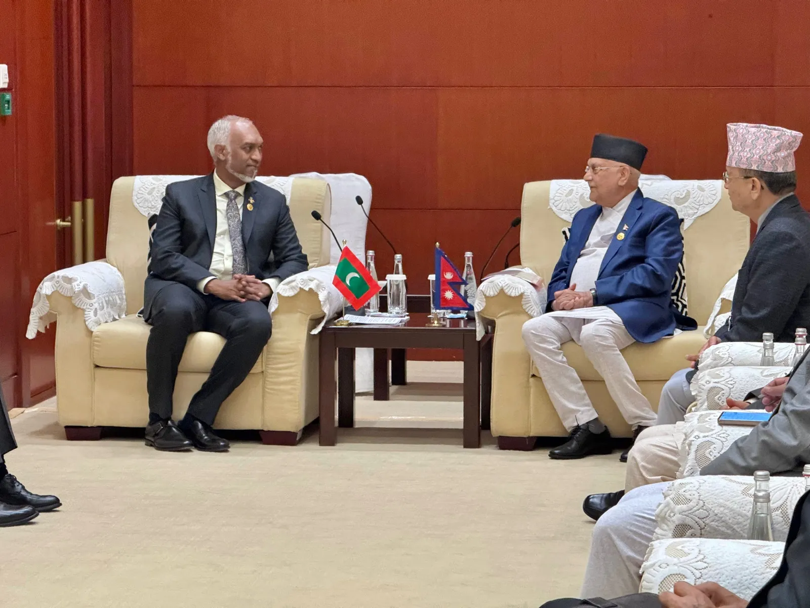 ރައީސުލްޖުމްހޫރިއްޔާ، ނޭޕާލްގެ ބޮޑުވަޒީރާ ބައްދަލުކުރެއްވުން