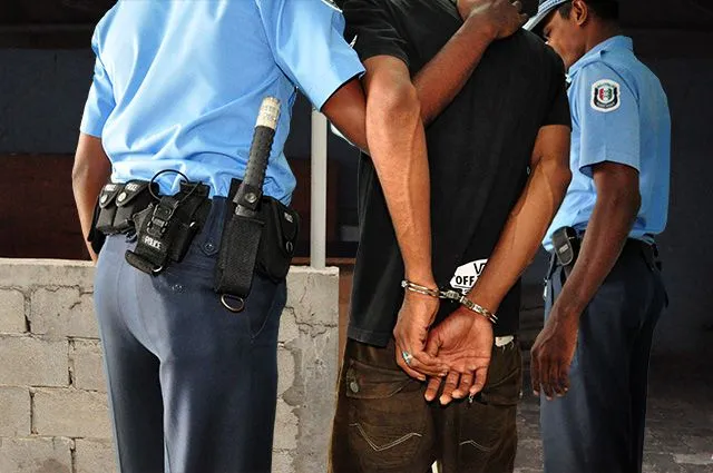 މަނާ ބޭހާއި ބަނގުރާ ގެންގުޅު ބިދޭސީންގެ ބަންދަށް 15 ދުވަސް ޖަހައިފި