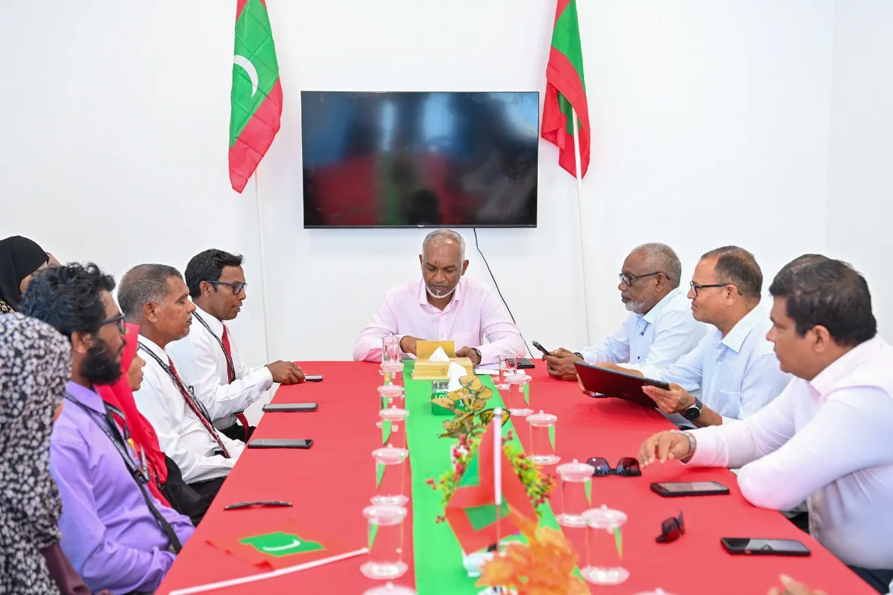 ރައީސް ޑރ.މުއިއްޒު މ.ނާލާފުށި ކައުންސިލާއި އ.ތ.މ ކޮމިޓީ އާއި ބައްދަލުކުރެއްވުން-- ފޮޓޯ: ރައީސް އޮފީސް