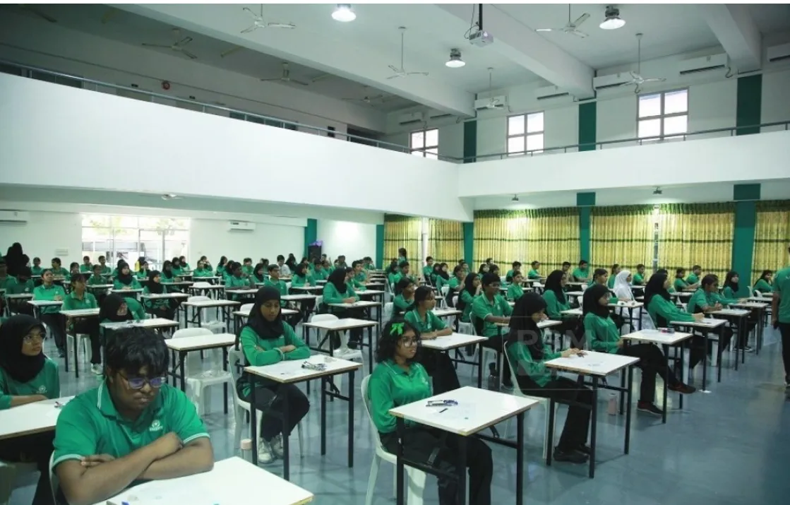 އަމީނިއަޔާ ސްކޫލްގެ ދަރިވަރުން އިމްތިހާން ހަދަނީ --