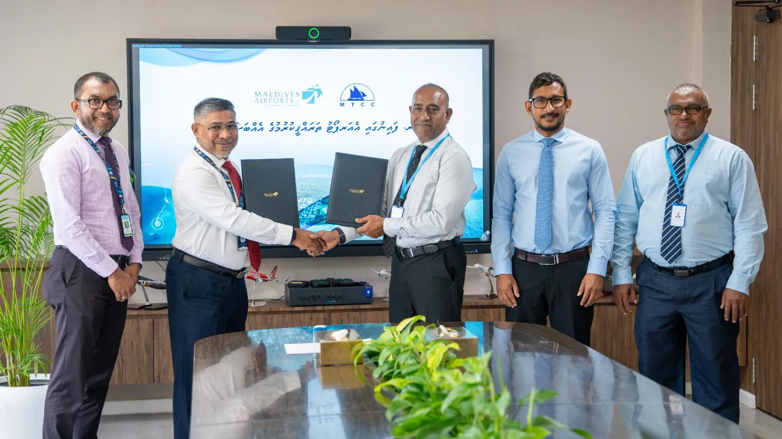 From the agreement signing ceremony between MACL and MTCC for the development of Fainu Airport (Photo/MACL)