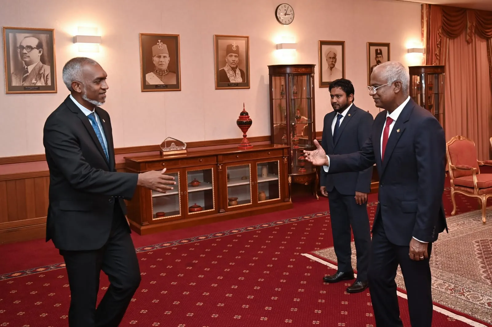 ނިޒާމާ ގުޅޭ މައްސަލާގައި ރައީސް ޞާލިހާއި މުޢިއްޒުގެ ޚިޔާލުވެސް އެއްގޮތް!