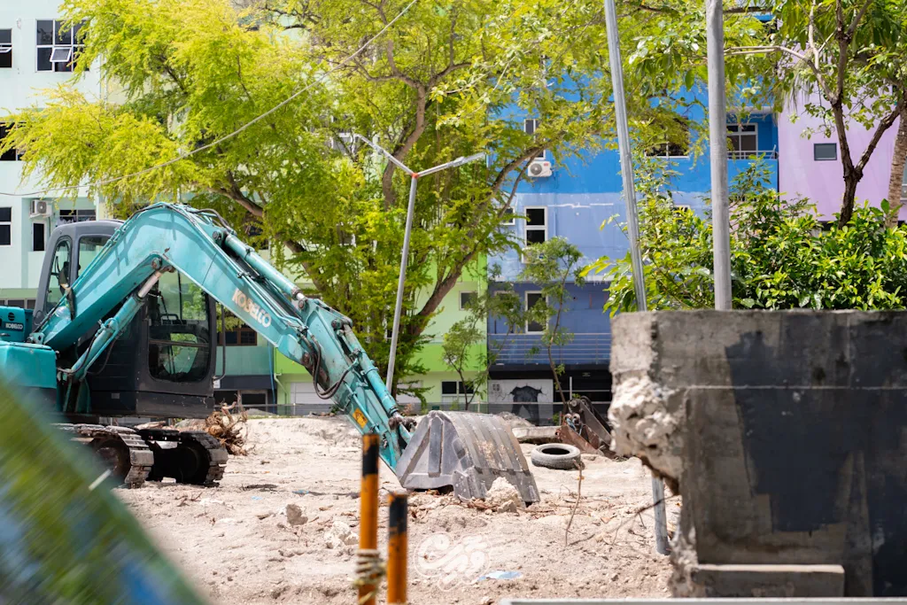 މާފަންނު ސަހަރާގެ ގަބުރުތައް ނަގައި ސާފުކުރަނީ---ފޮޓޯ/ ވޮއިސް
