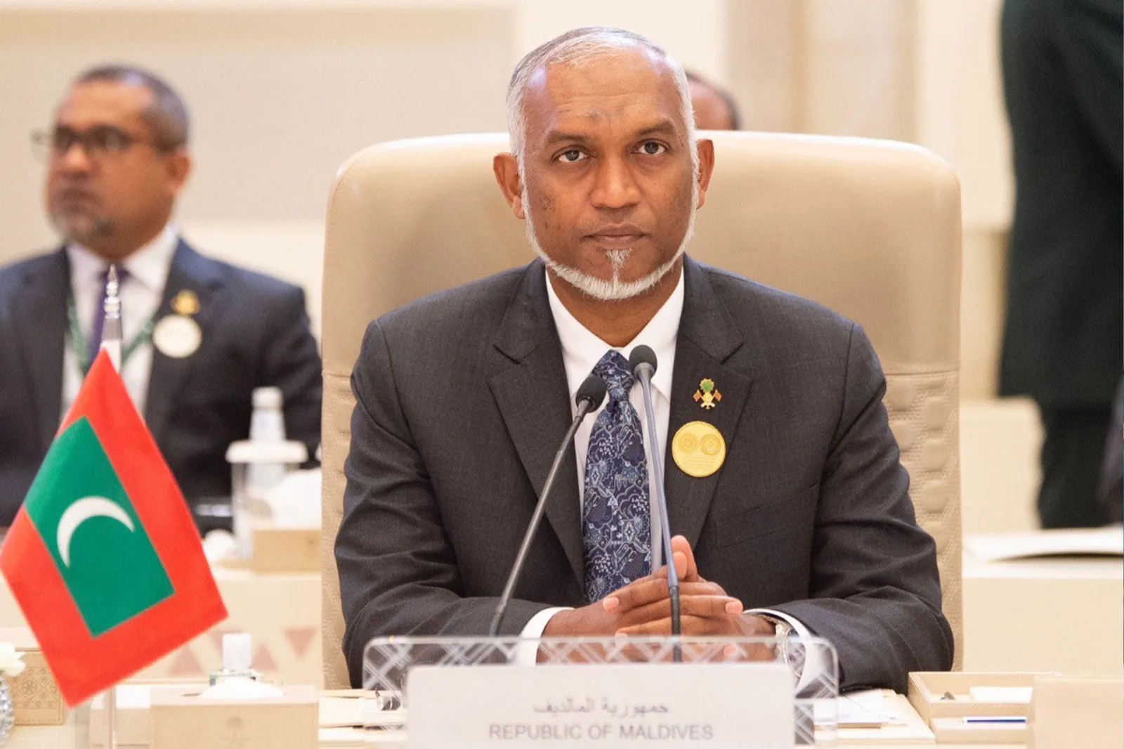 ރައީސުލްޖުމްހޫރިއްޔާ ޑރ. މުޙައްމަދު މުޢިއްޒު